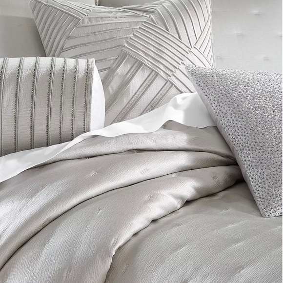 Hotel Collection Glint FULL / QUEEN Q. Coverlet Silver - Picture 2 of 3